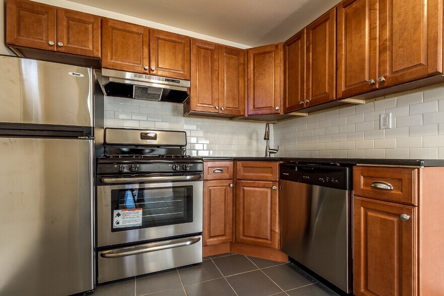 Primary Photo Of 16 Weldon St, Jersey City Multifamily For Sale