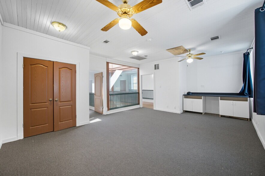 More Photos Of 101 East St, Hutto Storefront Retail Office For Lease