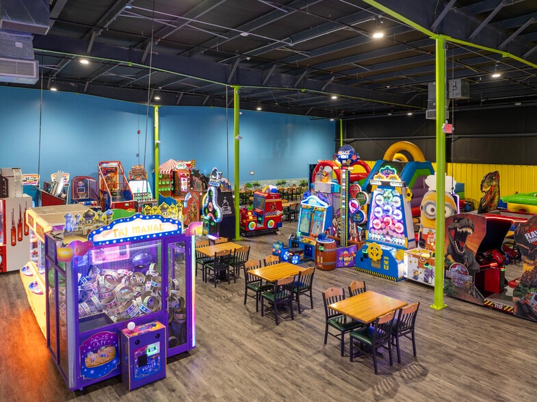 More Photos Of 4780 Clinton St, Fort Wayne Freestanding For Sale