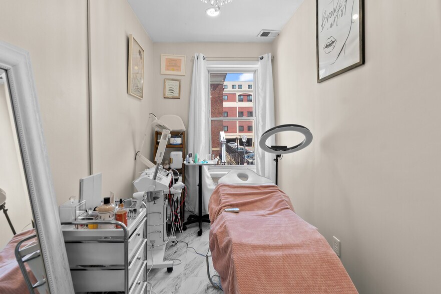 More Photos Of , Washington General Retail For Sale