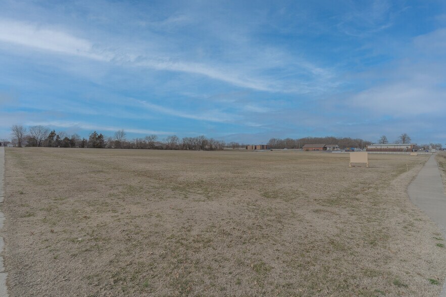 More Photos Of 0 N Public Ave, Clever Land For Sale