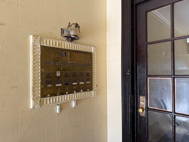 More Photos Of 8161 Woodhaven Blvd, Glendale Apartments For Sale