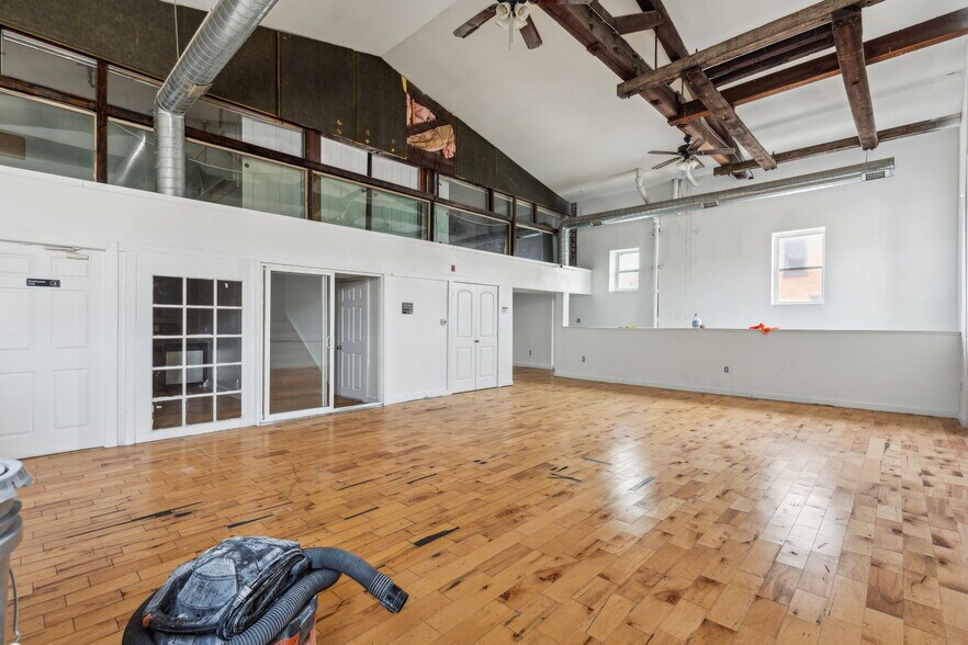 More Photos Of 3475 Collins St, Philadelphia Warehouse For Lease