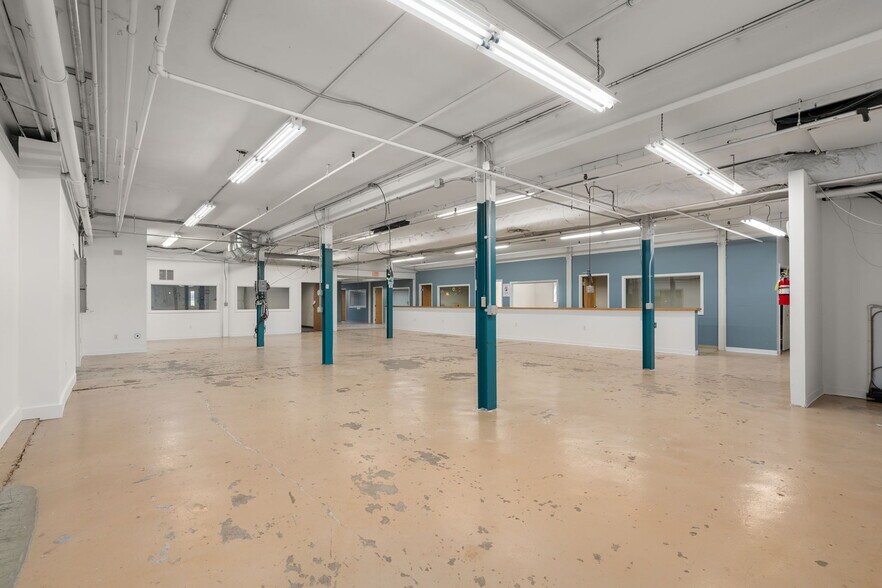 More Photos Of 109 Talcott Rd, West Hartford Manufacturing For Sale