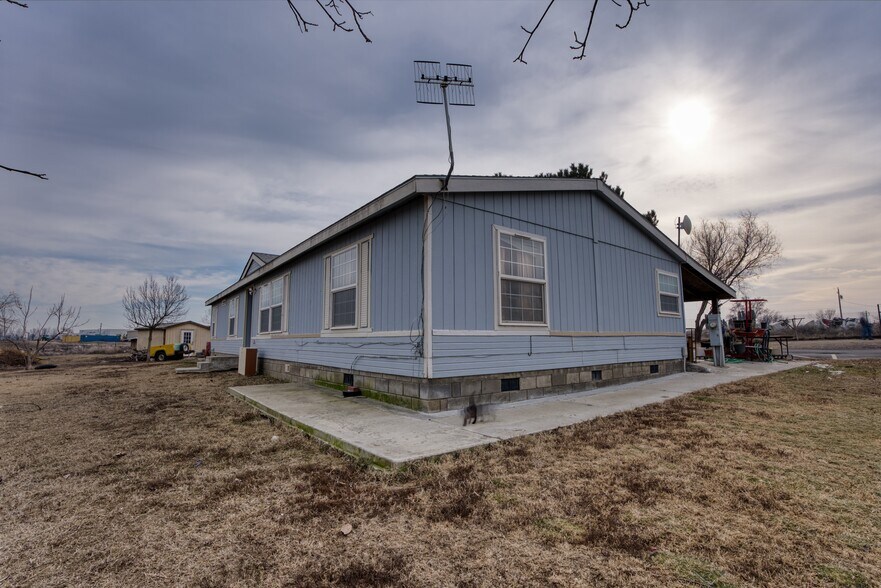 More Photos Of 1383 Puterbaugh Rd, Grandview Light Manufacturing For Sale