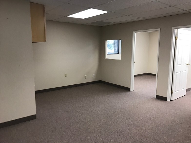 More Photos Of 28924 Old Town Front St, Temecula Office For Lease