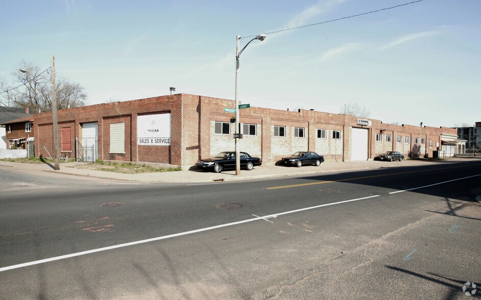 More Photos Of 709 Windsor St, Hartford Auto Repair For Lease