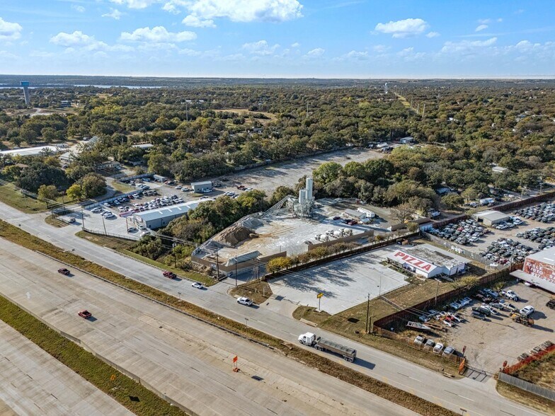 More Photos Of 9805 Jacksboro Hwy, Fort Worth Freestanding For Sale