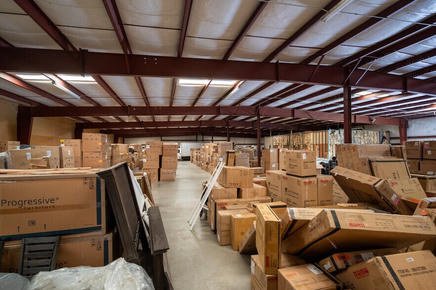 More Photos Of 2379 S Walnut St, Bloomington Warehouse For Lease