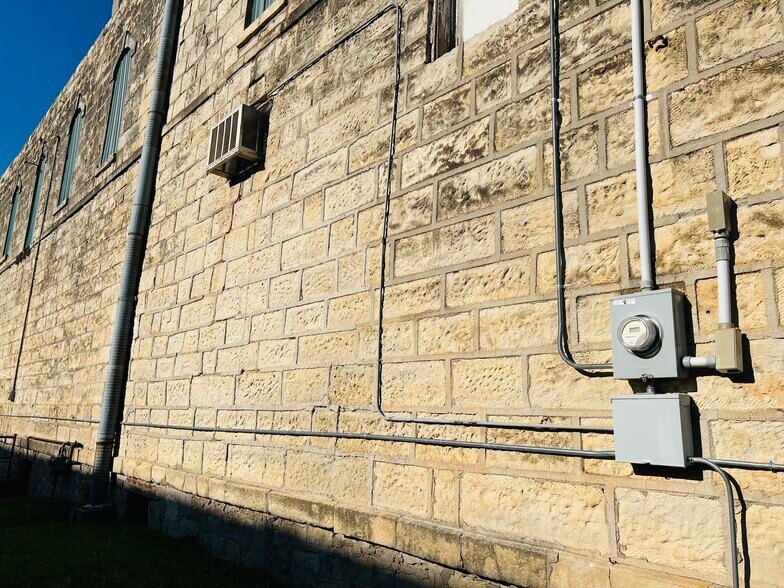 More Photos Of 130 E Main St, Marion Storefront For Sale