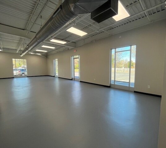 More Photos Of 2221 N Center St, Hickory Storefront Retail Office For Lease