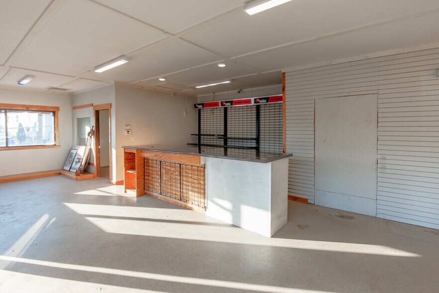 More Photos Of 535 W Main St, Franklin Specialty For Sale