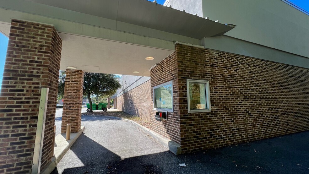 More Photos Of 1533 E Pembroke Ave, Hampton Drugstore For Lease