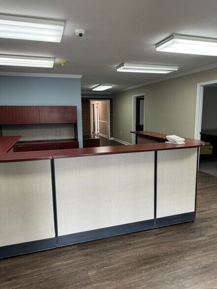 More Photos Of 1031 S Main St, Woodstock Medical For Sale