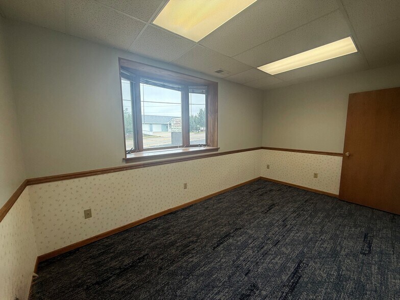 More Photos Of 2699 John F Kennedy Rd, Dubuque Coworking Space