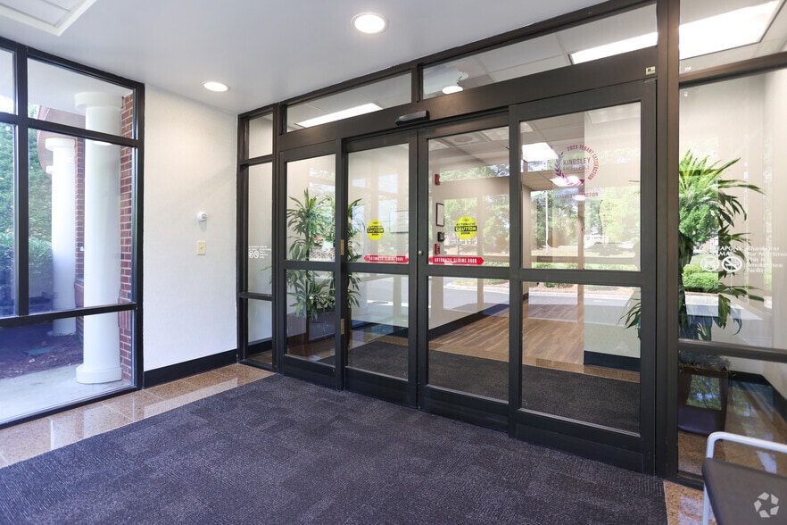 More Photos Of 10320 Mallard Creek Rd, Charlotte Unknown For Lease