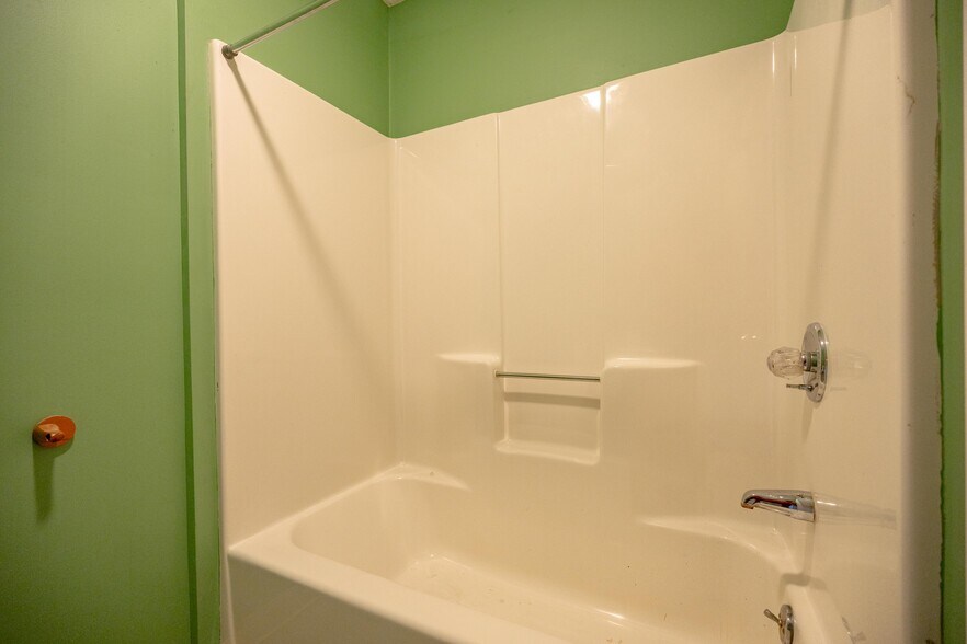 More Photos Of 3249 Coral Rd, Malvern Office For Sale