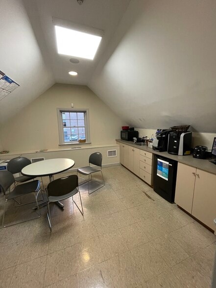 More Photos Of 40 Church St, White Plains Bank For Lease