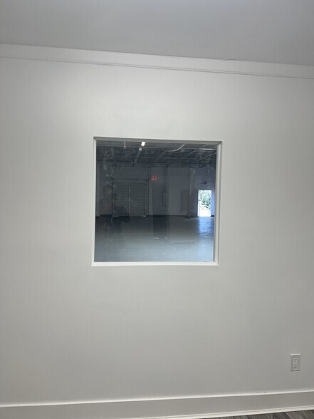 More Photos Of 5317 Fairmont St, Jacksonville Light Distribution For Lease