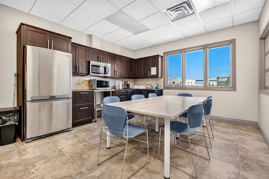 More Photos Of 5495 Canotek Rd, Ottawa Research And Development For Lease