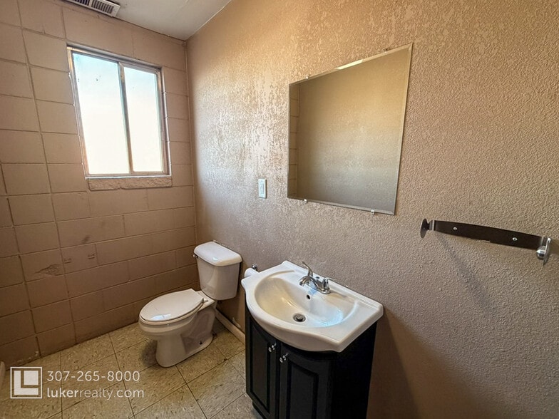 More Photos Of 2279 Six Mile Rd, Casper Distribution For Lease