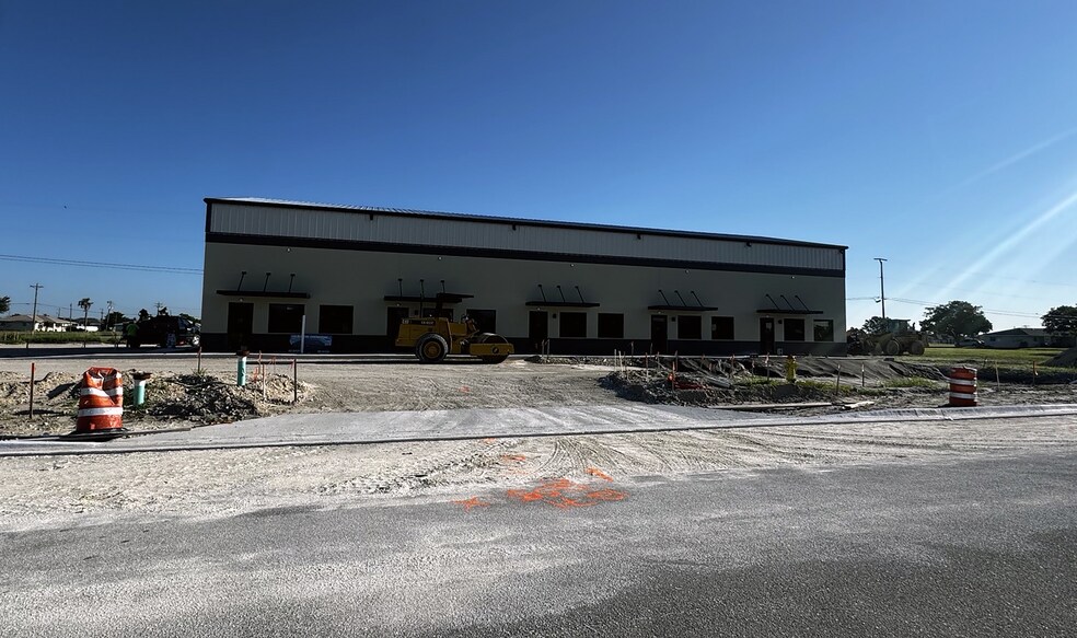 Primary Photo Of 805 NE 8th St, Cape Coral Warehouse For Lease