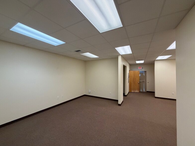More Photos Of 854-880 S Duncan Dr, Tavares Office For Lease