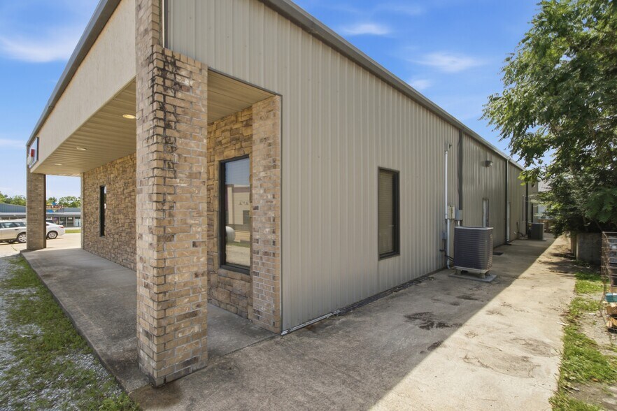 More Photos Of 1213 Highway 63, Houston General Retail For Sale