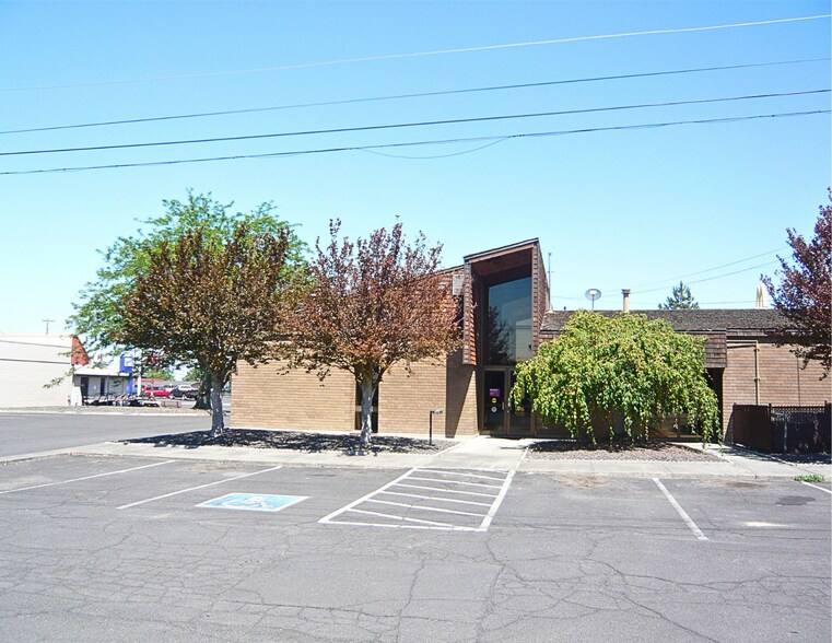More Photos Of 450 E Main St, Othello Bank For Lease