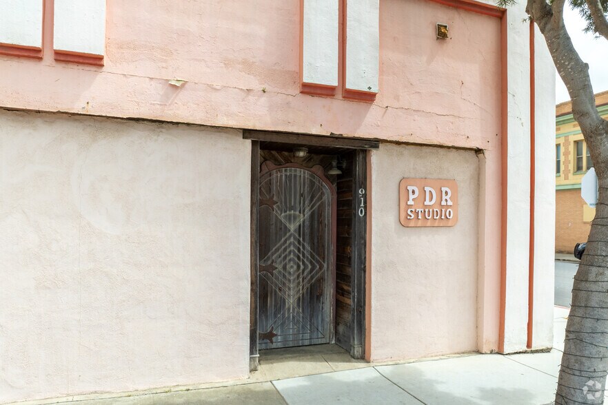 More Photos Of 910 Guadalupe St, Guadalupe Storefront Retail Residential For Sale