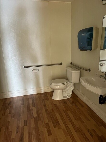 More Photos Of 275 W Madison Ave, El Cajon Medical For Sale