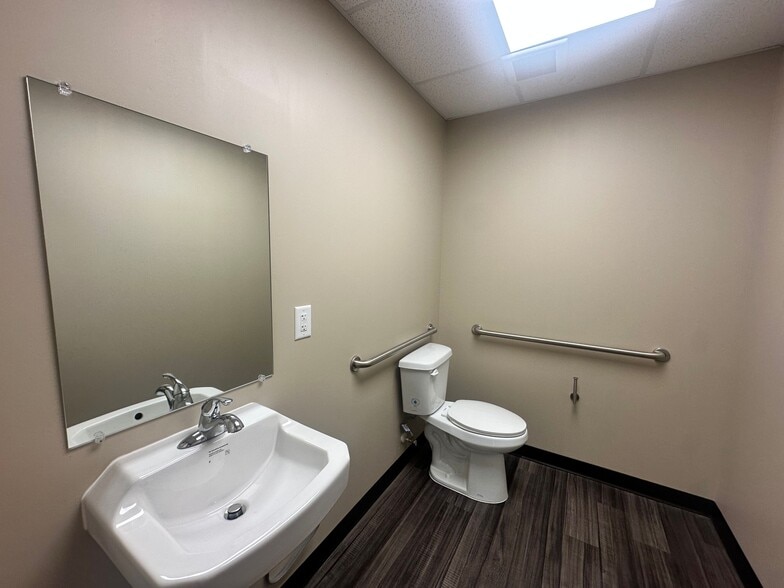More Photos Of 4830 Marsett Pky, Cumming Light Manufacturing For Lease