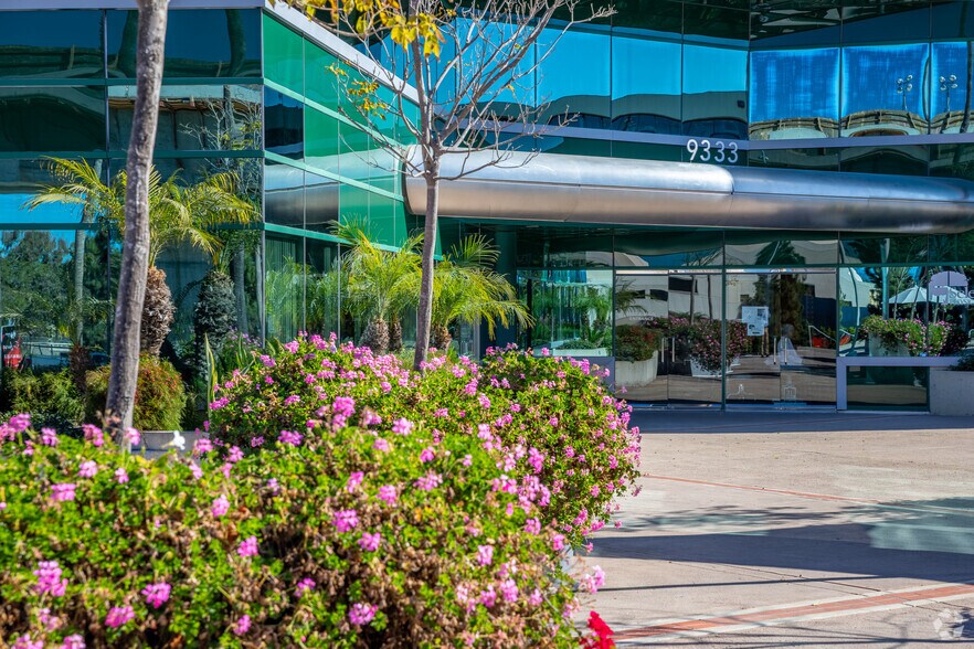 More Photos Of 9333 Genesee Ave, San Diego Unknown For Lease