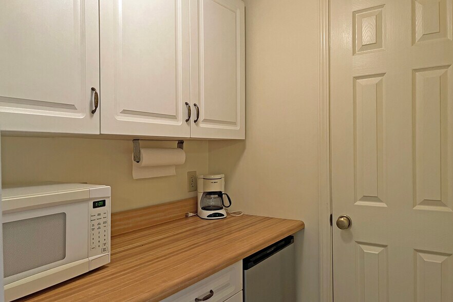 More Photos Of 81 Steele Rd, Franklin Office For Lease