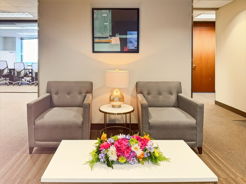 More Photos Of 1415 W 22nd St, Oak Brook Office For Lease