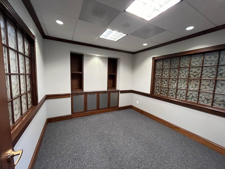 More Photos Of 5202 Shadowbend Pl, The Woodlands Office For Lease