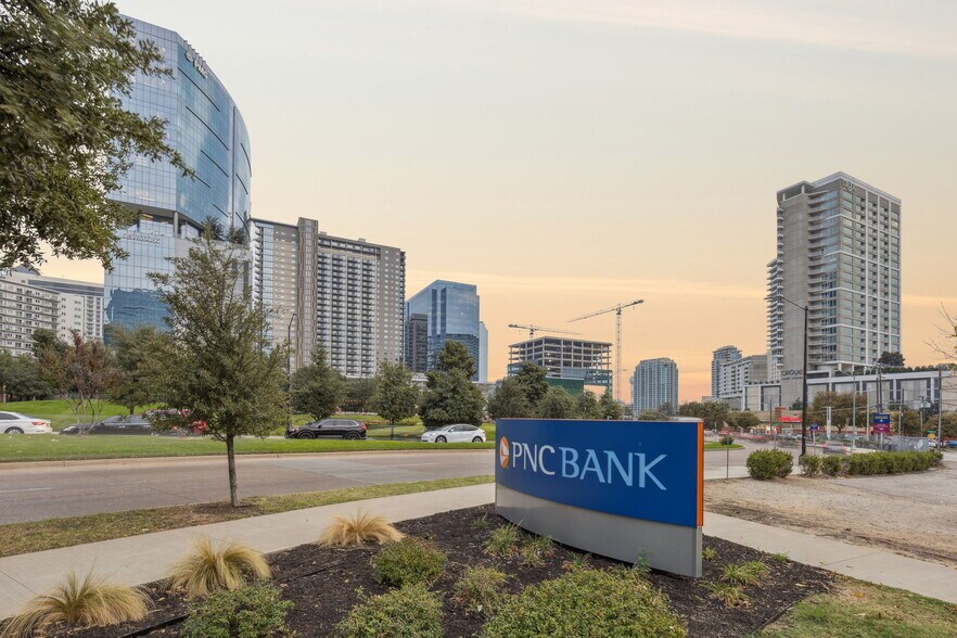 More Photos Of 2635 Harry Hines Blvd, Dallas Bank For Sale
