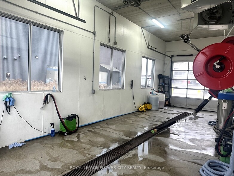 More Photos Of 355 Rexdale Blvd, Toronto Auto Repair For Sale