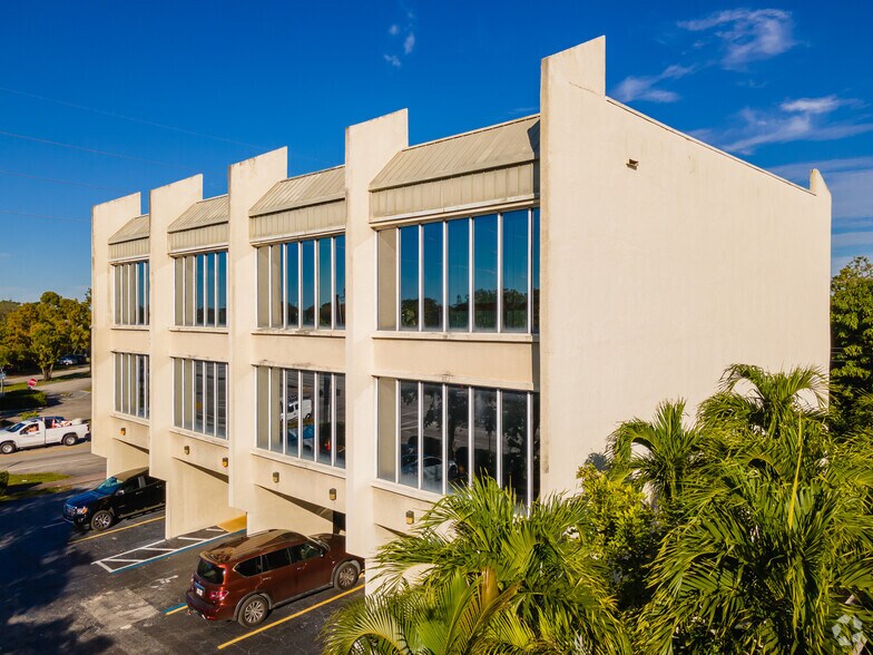 More Photos Of 5555 Hollywood Blvd, Hollywood Medical For Lease