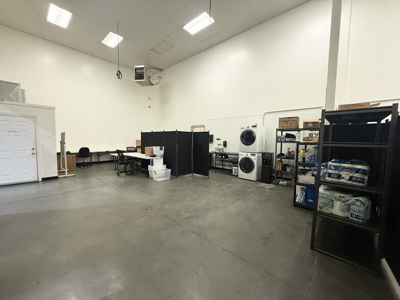 More Photos Of 930 N 1430 W, Orem Manufacturing For Lease