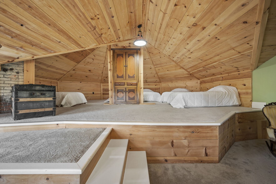 More Photos Of 403 E Adams St, Sandusky Hospitality For Sale