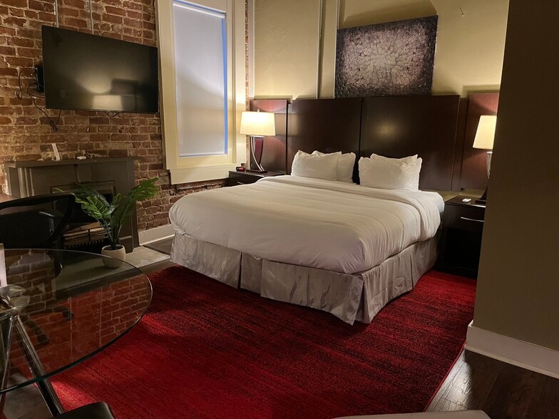 More Photos Of 745 Washington Ave, Greenville Hotel For Sale