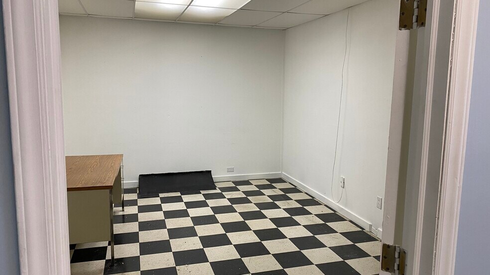 More Photos Of 302 Radford St, Christiansburg Freestanding For Lease