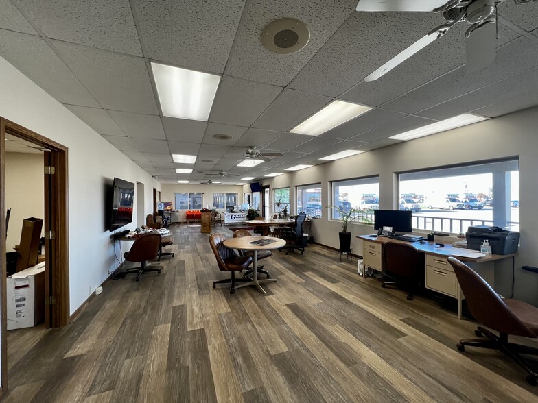 More Photos Of 1719 E Jackson St, Macomb Auto Dealership For Sale