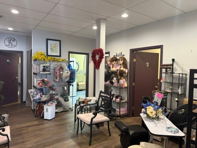 More Photos Of 55 Sound Ave, Mattituck General Retail For Lease