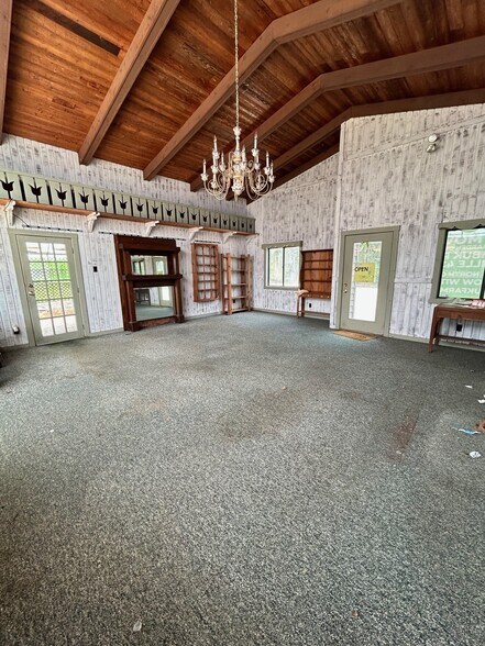 More Photos Of 1810 Columbus Rd, Granville Garden Center For Lease