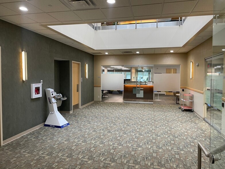 More Photos Of 6601 Westown Pky, West Des Moines Medical For Lease