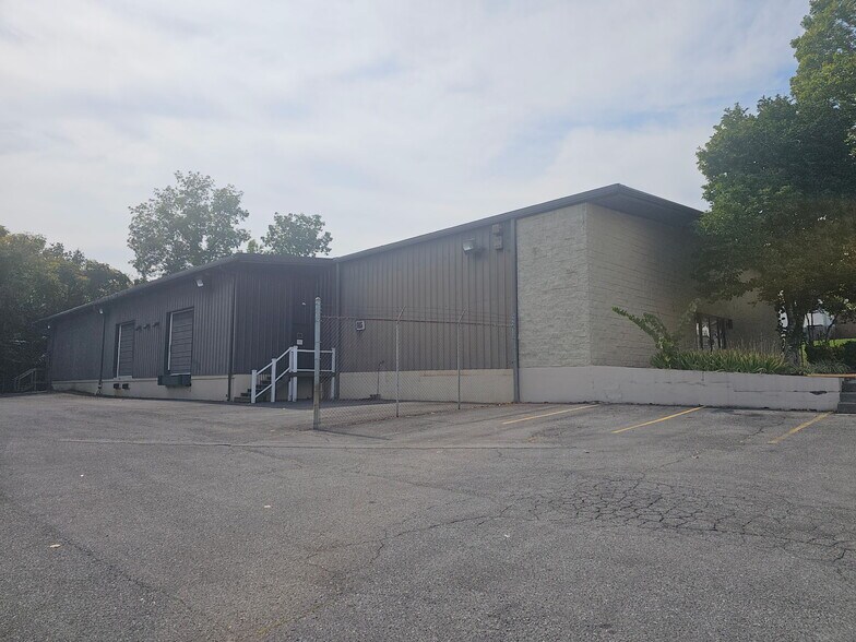 More Photos Of 3111 Hanover Rd, Johnson City Light Manufacturing For Lease