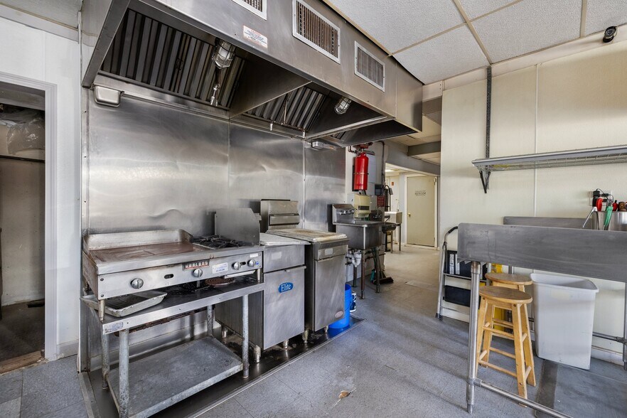 More Photos Of 1 Spring St, Hope Valley Restaurant For Sale