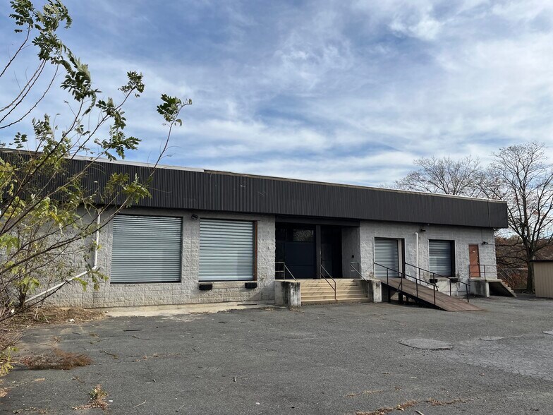 Primary Photo Of 919 West St, Pelham Manor Warehouse For Lease